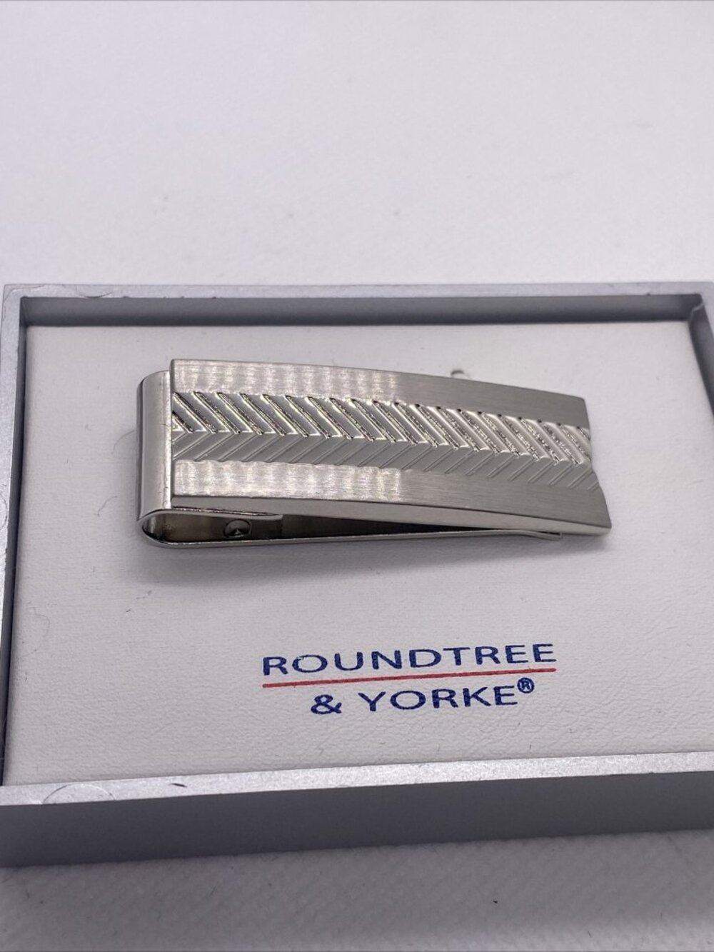 Roundtree & Yorke Silver Tone Money Clip Textured Herringbone Chevron Pattern